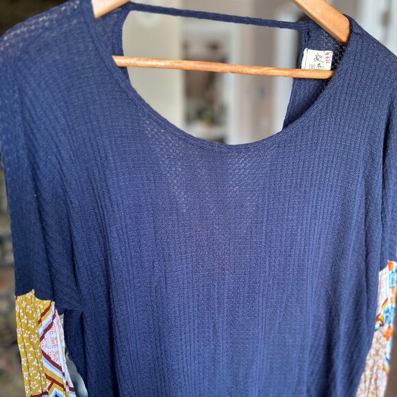 7th Ray Navy Waffle Top w/ Contrasting Pattern Sleeve and Open Twist Back Sz M-L - Picture 4 of 11